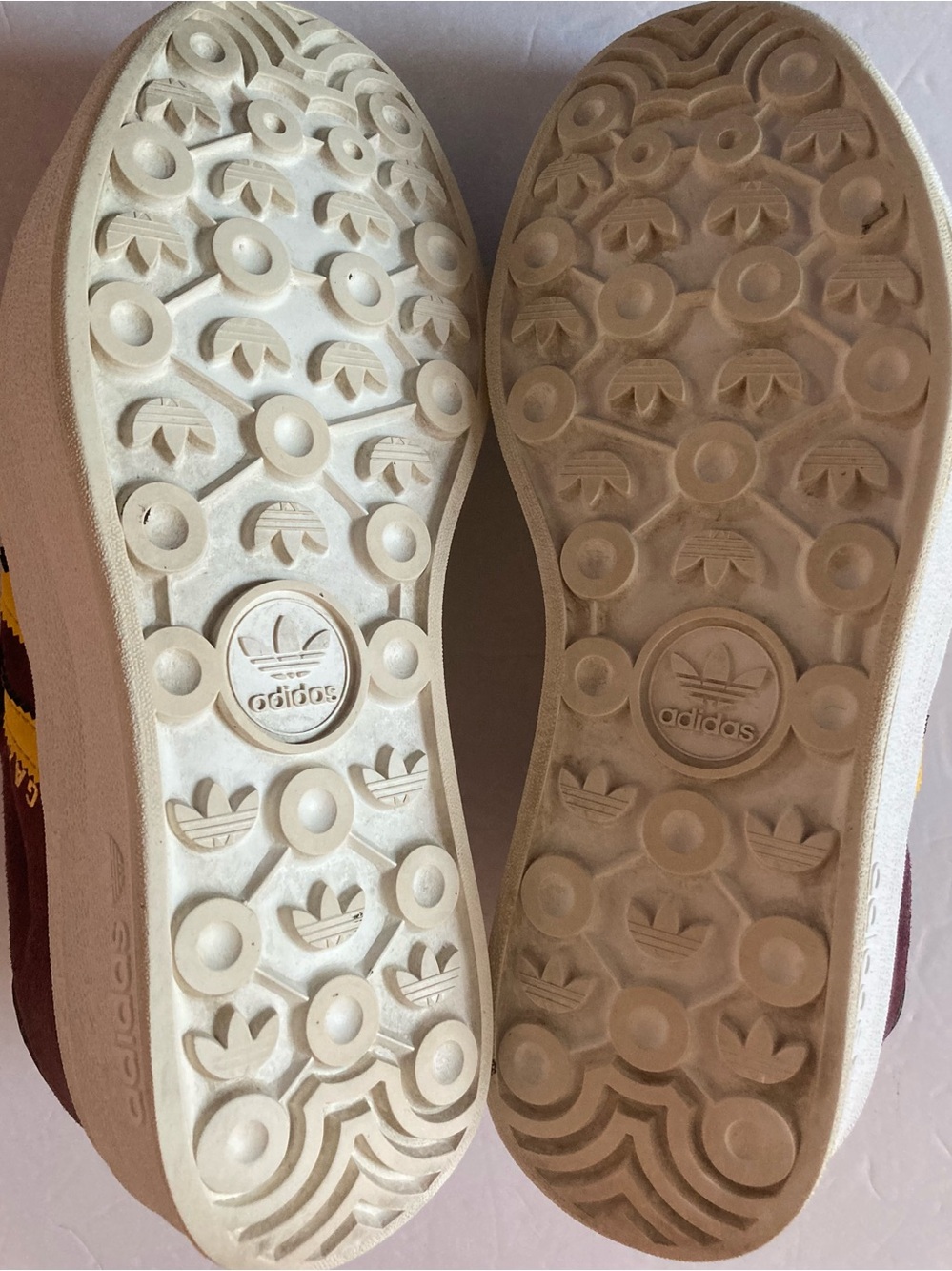 adidas GAZELLE Women’s SZ 7.5 Burgundy Suede Sneakers with Gold Stripes - Picture 10 of 13